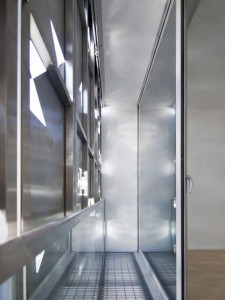 House 77. Showing aperture between the stainless steel cladding and the interior glazing.