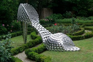 Marilyn by Joana Vasconcelos, 2009 - Polished Stainless steel pans and lids, concrete, 270 x 150 x 430 cm - Amorepacific Museum of Art, Seoul - Work produced with the support of Silampos