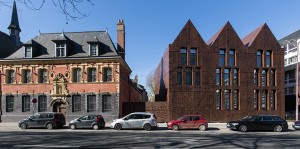 Hermitage Gantois. The façade of the original building and the new façade of the Spa which was created on the same model as the three gabled houses at the other end of the building