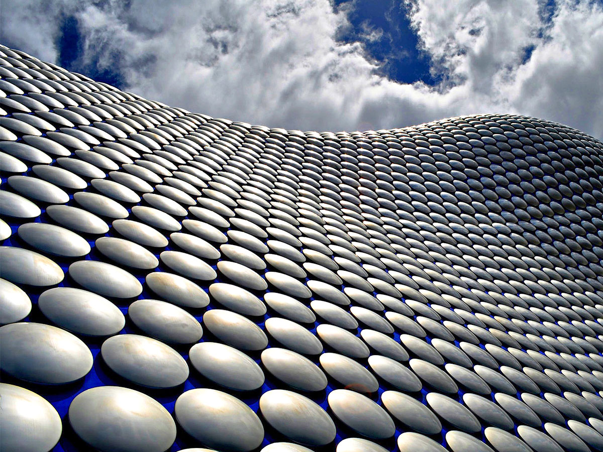The Selfridges building, Bullring, Birmingham by architectural practice Future Systems. The cladding skin of this iconic curvaceous building, completed in 2003, includes 15,000 anodised aluminium discs. The Selfridges building, Bullring, Birmingham by architectural practice Future Systems. The cladding skin of this iconic curvaceous building, completed in 2003, includes 15,000 anodised aluminium discs.