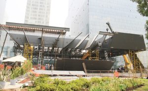 Cervantes Theatre during the steel ribs construction. The beams are put together by means of interlocking slots and welded at its final position. Architecture: Ensamble Studio, Antón García-Abril and Débora Mesa. Photograph by Ensamble Studio.