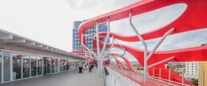 The rooftop glassed penthouse and terrace of the Petersen Museum provides a large open space of just under 10,000 sq.ft that fits up to 300 persons (standing) with panoramic views over LA and the Hollywood Hills. The cantilevered stainless steel ribbons form an aerial canopy that arches over the terrace. Photography by Tex Jernigan