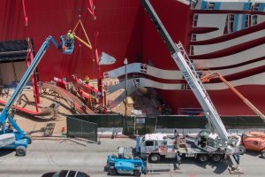 Using aluminum extrusions rather than steel allows for a lighter load on the structure of the façade. Breaking down the dual curves into units allowed also for much quicker assembly on site. The Petersen Museum. Image from A. Zahner Company